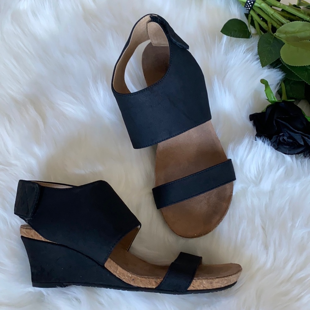 Adrienne Vittadini Trevin Black Wedge Sandal 6M